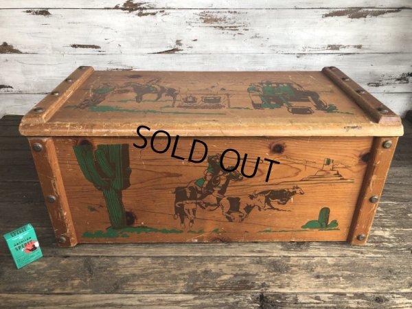 画像1: Vintage U.S.A Cowboy Wooden Chet Box (T369) 　