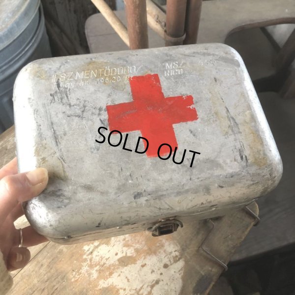 画像1: Vintage Hungary ll.SZ.MENTODOBOZ Red Cross First Aid Box (M464)