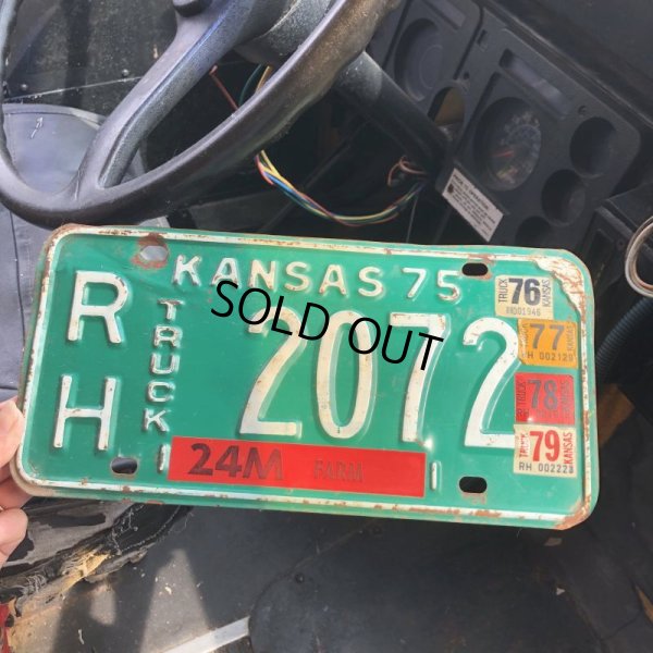 画像1: 70s Vintage American License Number Plate / KANSAS 2072 (M717)