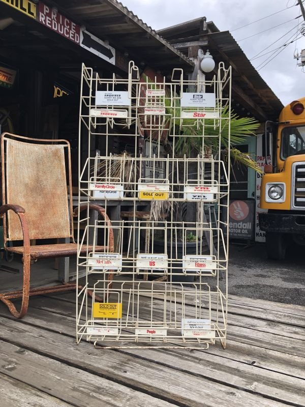 画像1: 【店舗引き取り限定】 Vintage Advertising Metal Wire Store Display Magazine Rack (M846)