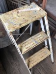 画像2: Vintage Industrial Metal Folding Ladder Step Stool (M861) (2)