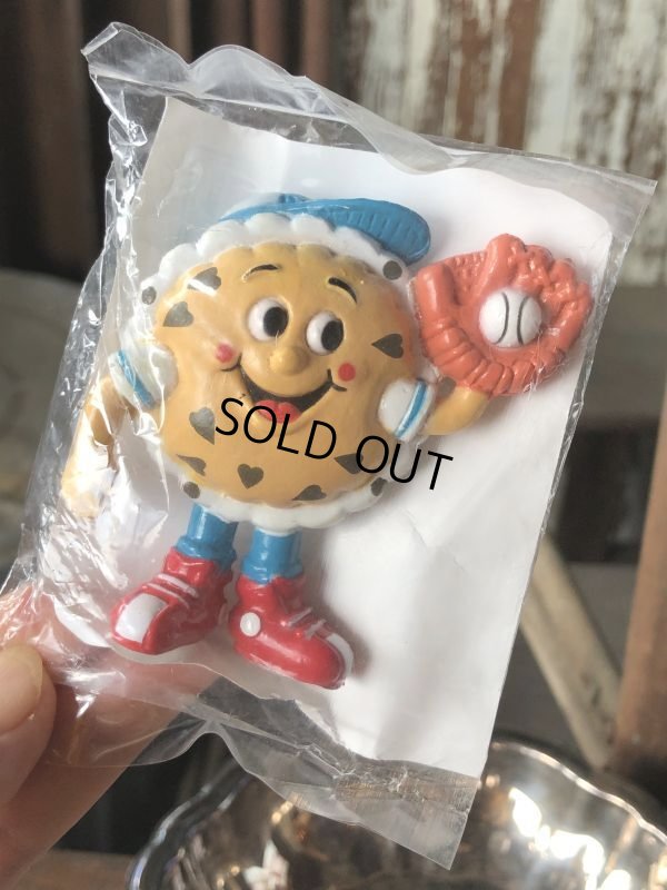 画像1: Vintage I HOP Pancake Kids Meal Toy Chocolate Chip Charlie PVC MIP (M970)