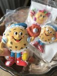 画像1: Vintage I HOP Pancake Kids Meal Toy Chocolate Chip Charlie PVC (M969) (1)