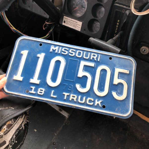 画像1: 70s Vintage American License Number Plate / MISSOURI 110 505 (M861)