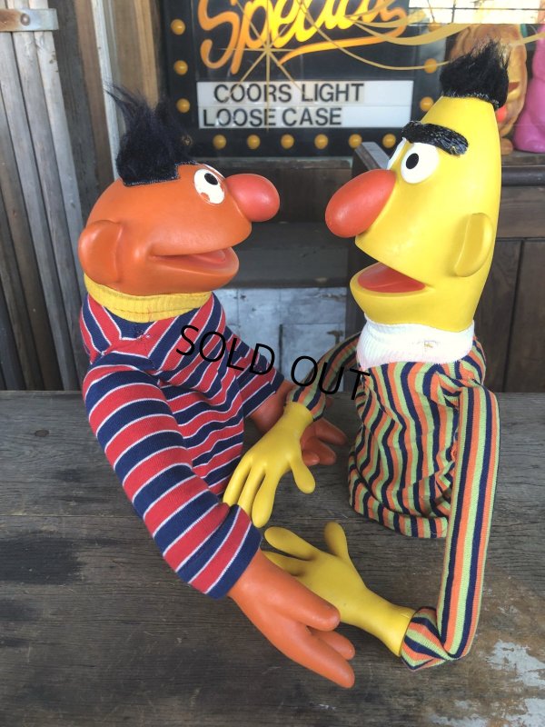 画像2: 70s Vintage Sesame Street Ernie and Bart Hand Puppet Set (R001) 