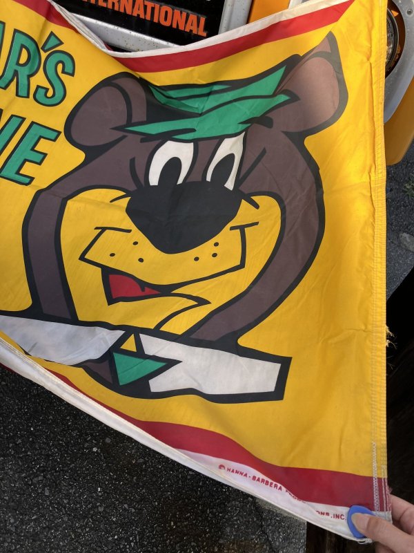 画像2: Hanna-Barbera Yogi Bear's Jellystone Park Banner Sign Hard to Find ☆ (R018) 