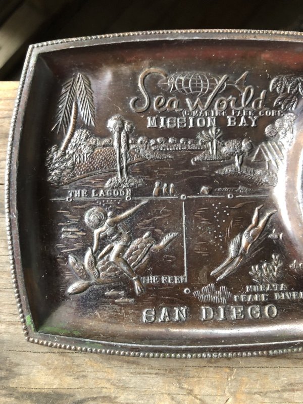 画像2: Vintage Souvenir Metal Tray Ashtray San Diego Sea World (R035)