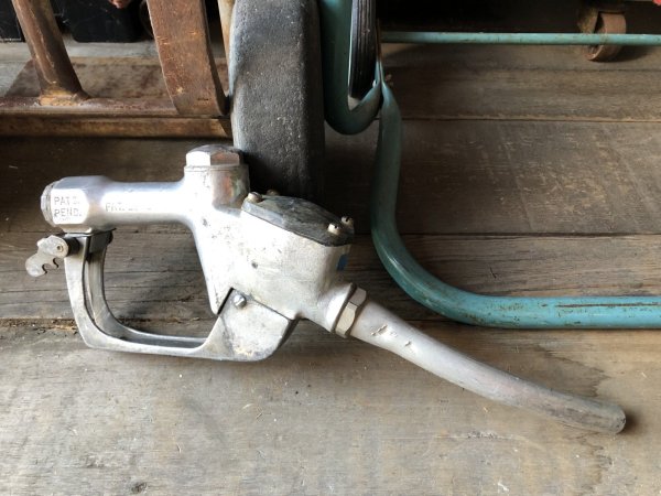 画像2: Vintage Service Station Gas Pump Handle Nozzle (R061) 