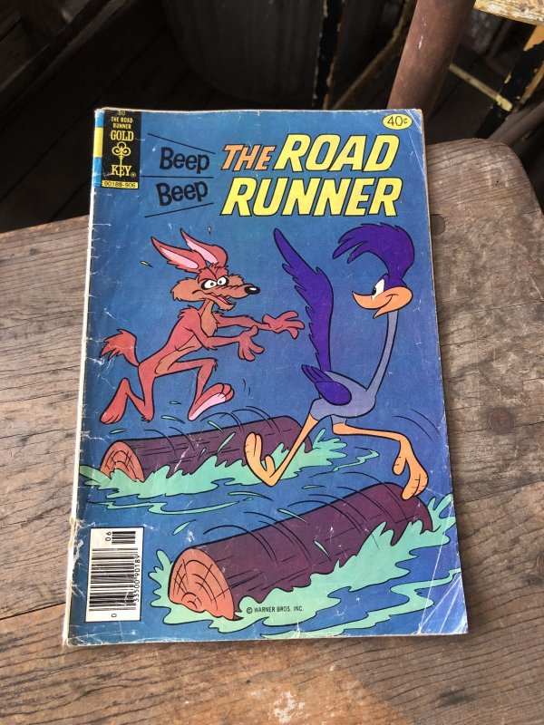 画像1: 70s Vintage GOLD KEY Comic THE ROAD RUNNER (R111) 