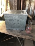 Vintage Galvanized Metal Dairy Milk Box NEWTON'S (R188) 