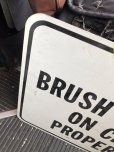 画像2: Vintage Road Street Sign NO BRUSH CUTTING ON CITY PROPERTY (R262) (2)