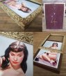 画像2: Vintage Pictuer Frame w/Betty Page Pin-Up  (AC-620) (2)