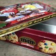 画像2: Vintage M&M's Tin Can Happy Holidays Cookies (T563) (2)