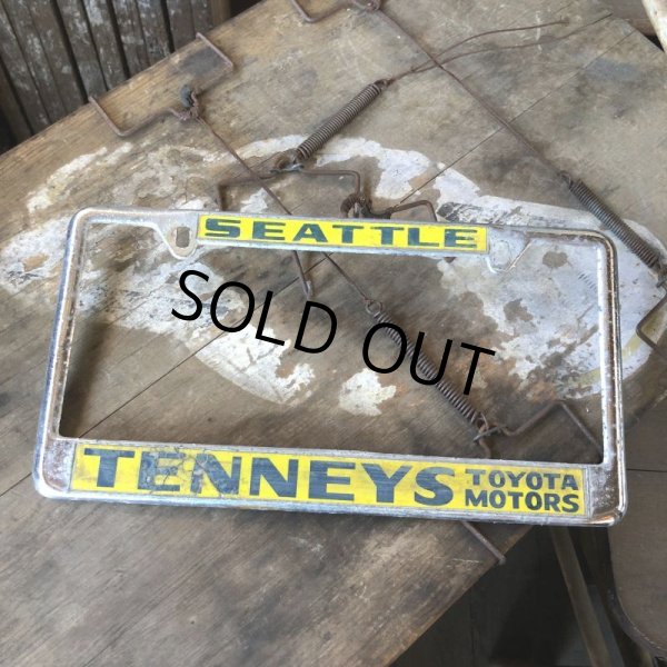 画像1: Vintage Automotive License Plate Frame / SEATTLE TENNEYS TOYOTA MOTORS (B404) (1)