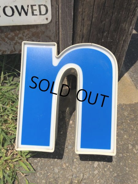 画像1: Vintage Advertising Store Display Letters Sign Blue “ n ” (M025)  (1)