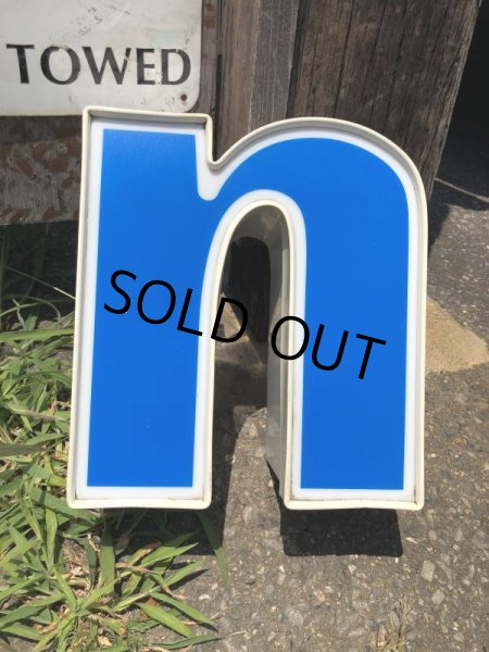 画像1: Vintage Advertising Store Display Letters Sign Blue “ n ” (M024)  (1)