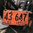 画像1: 50s Vintage American License Number Plate / 43 647 ILL 1952 (M739) (1)