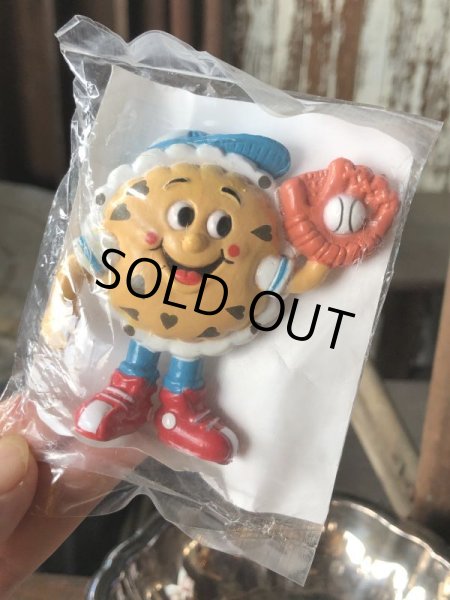 画像1: Vintage I HOP Pancake Kids Meal Toy Chocolate Chip Charlie PVC MIP (M970) (1)